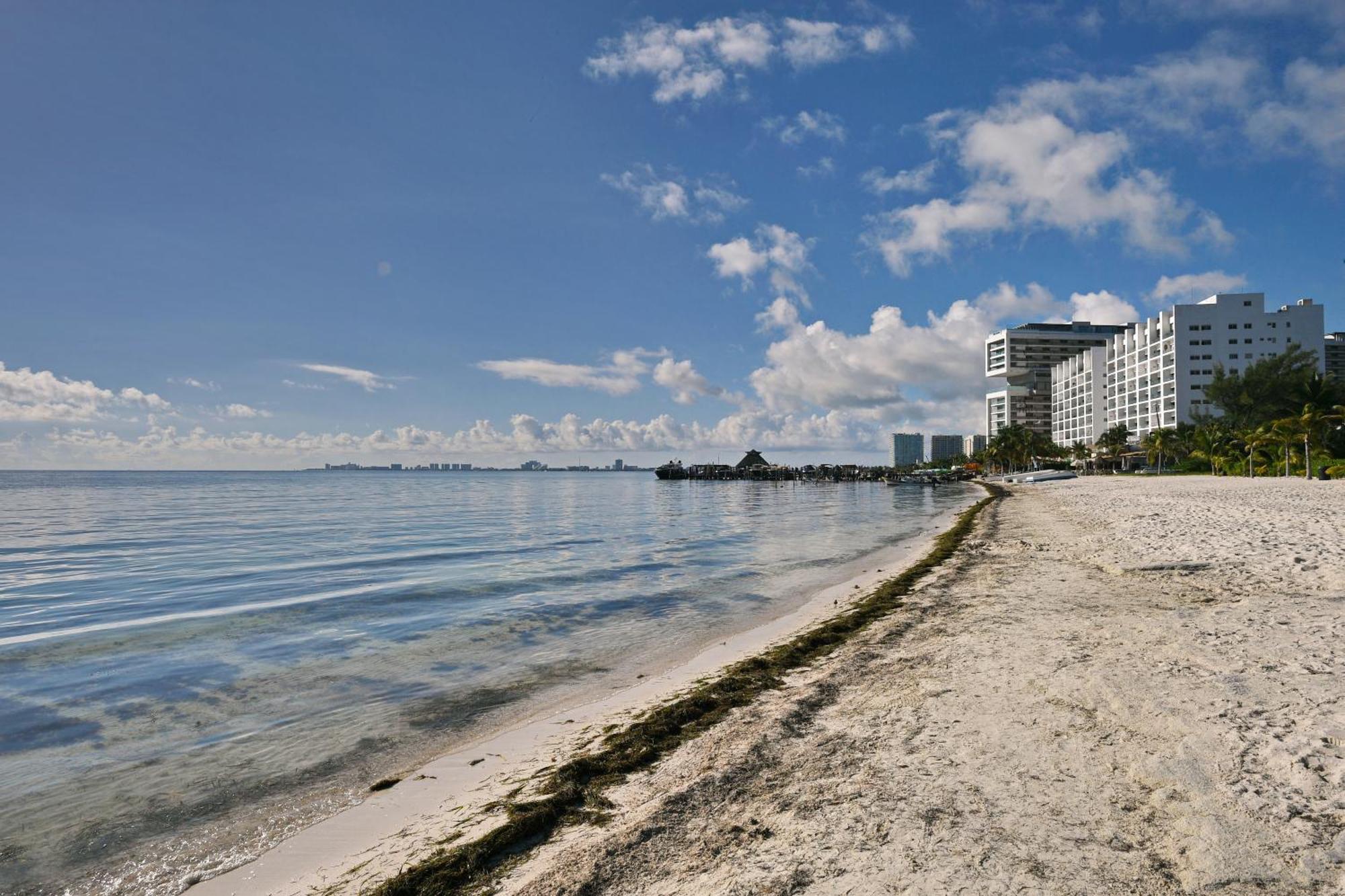 Beachfront Apartment Blue Vista Cancún Exteriör bild